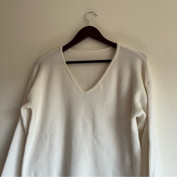 Women’s Boutique V Neck Wide / Flare Leg White Sweater Set Size Small - Picture 1 of 16